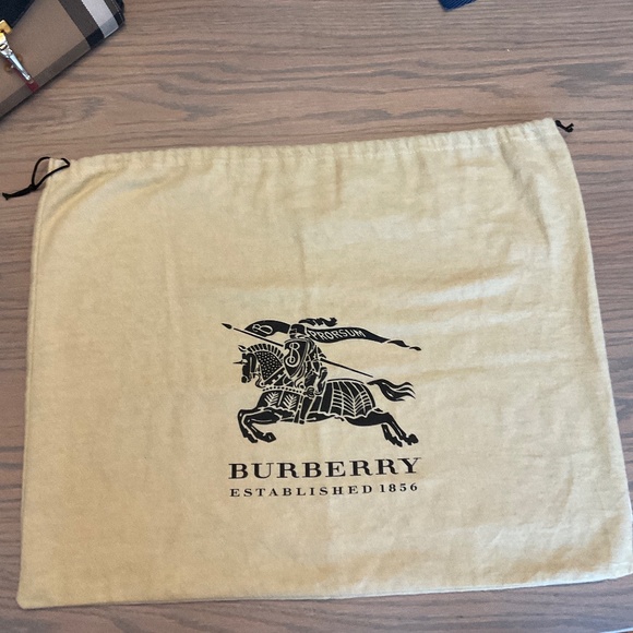 BURBERRY CHECKMARK AND NAVY BLUE LEATHER CROSSBODY PURSE.  Includes dust bag. - Picture 15 of 16